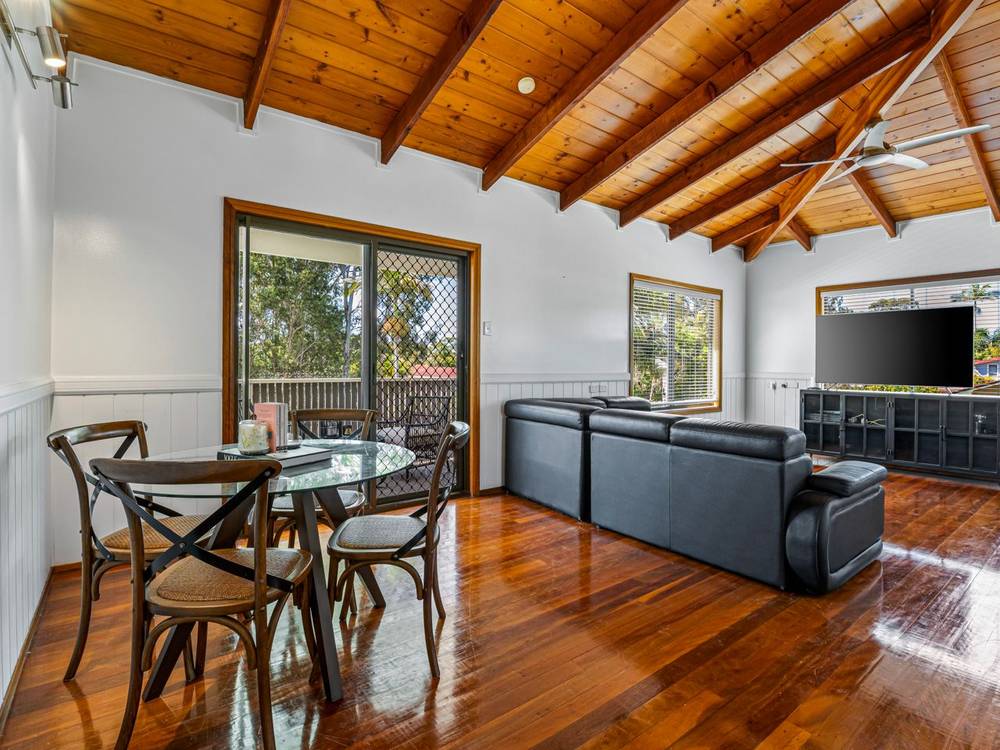 37 STRADBROKE STREET, REDLAND BAY, QLD 4165