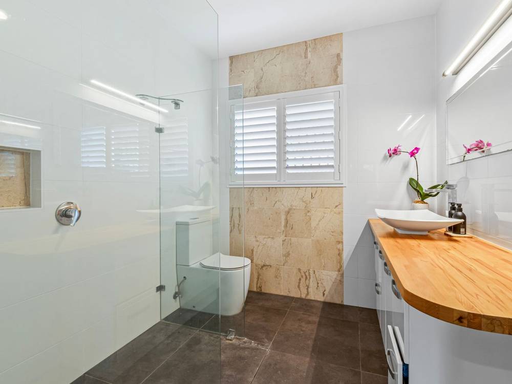 37 STRADBROKE STREET, REDLAND BAY, QLD 4165