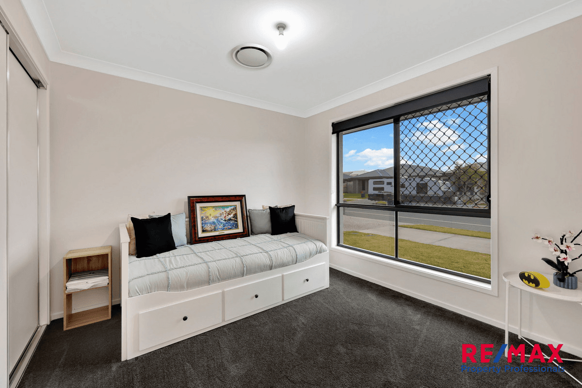 100 Pebble Creek Way, South Maclean, QLD 4280