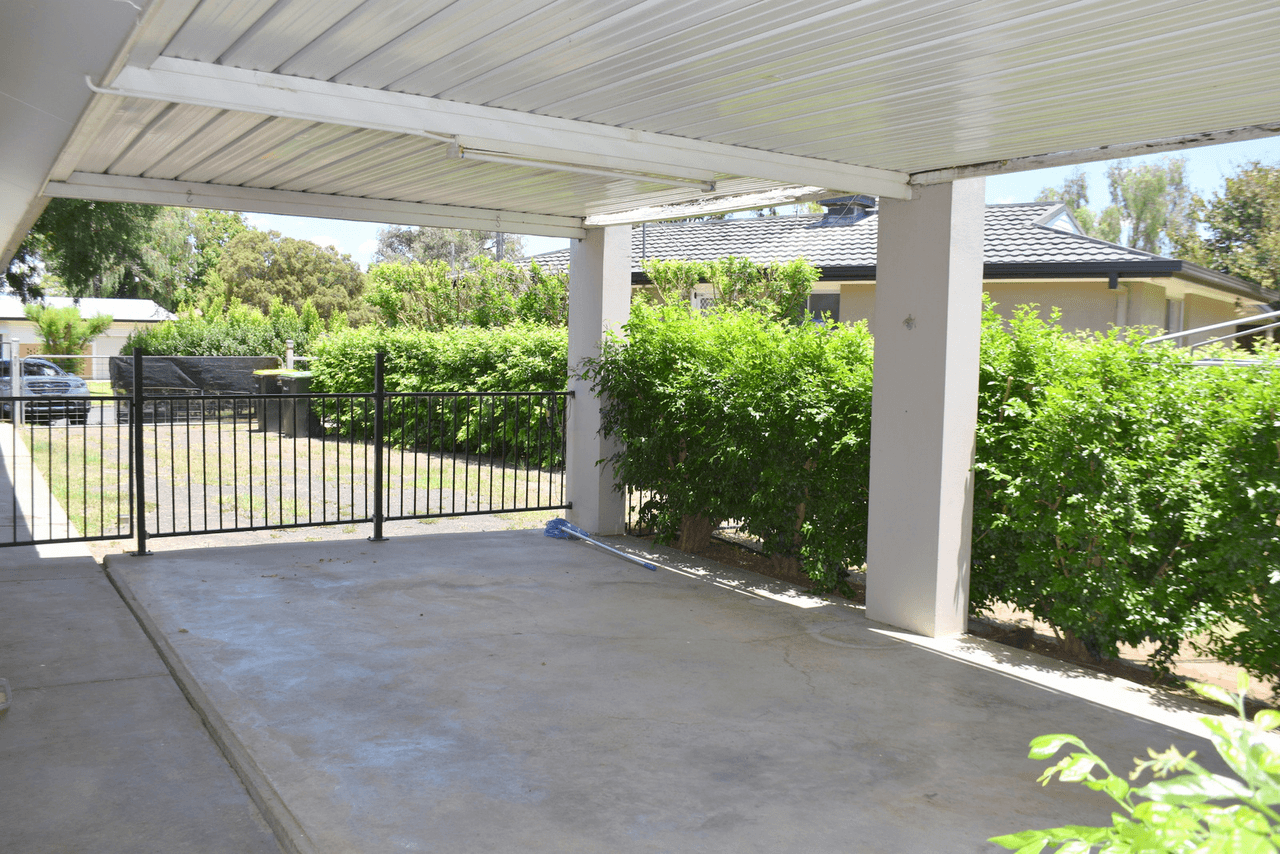 1 Lorna Rae Avenue, MOREE, NSW 2400