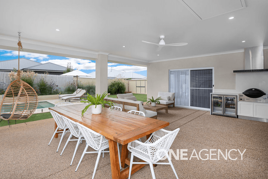 19 JIMBEROO LOOP, GOBBAGOMBALIN, NSW 2650