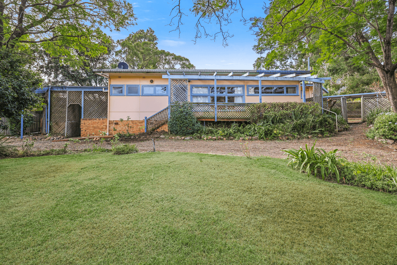 2 Varley Avenue, TAMWORTH, NSW 2340