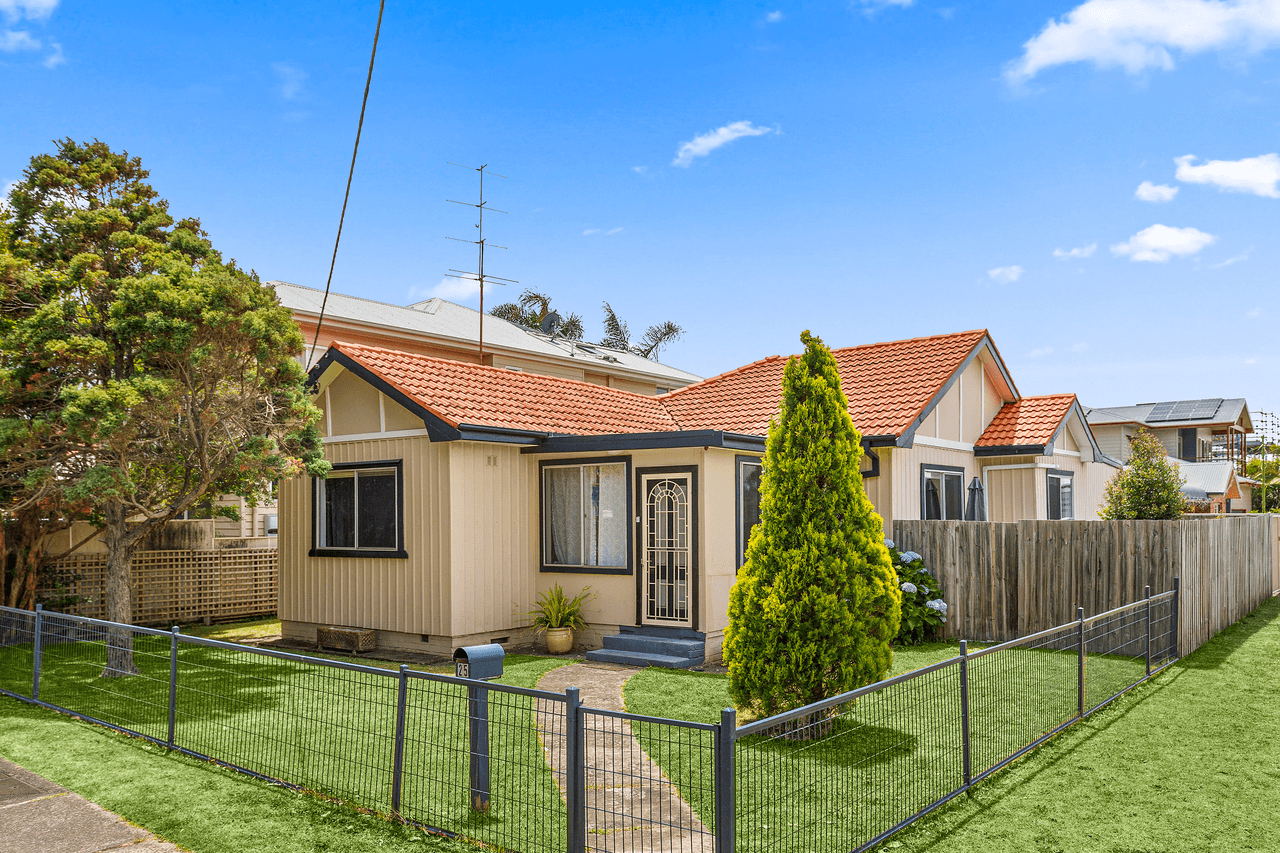 25 Royal Cres, WOONONA, NSW 2517