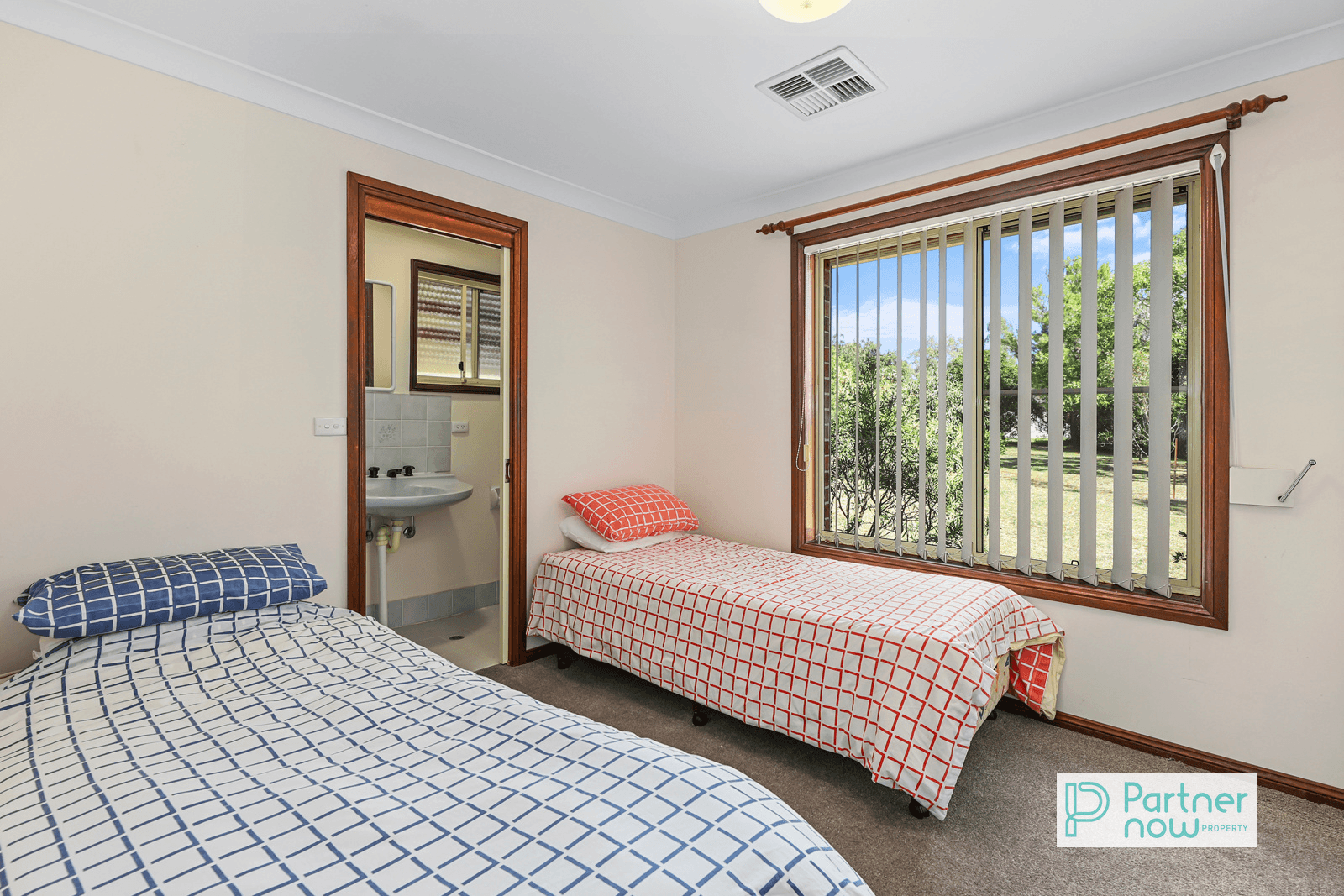 6 Kingswood Drive, TAMWORTH, NSW 2340