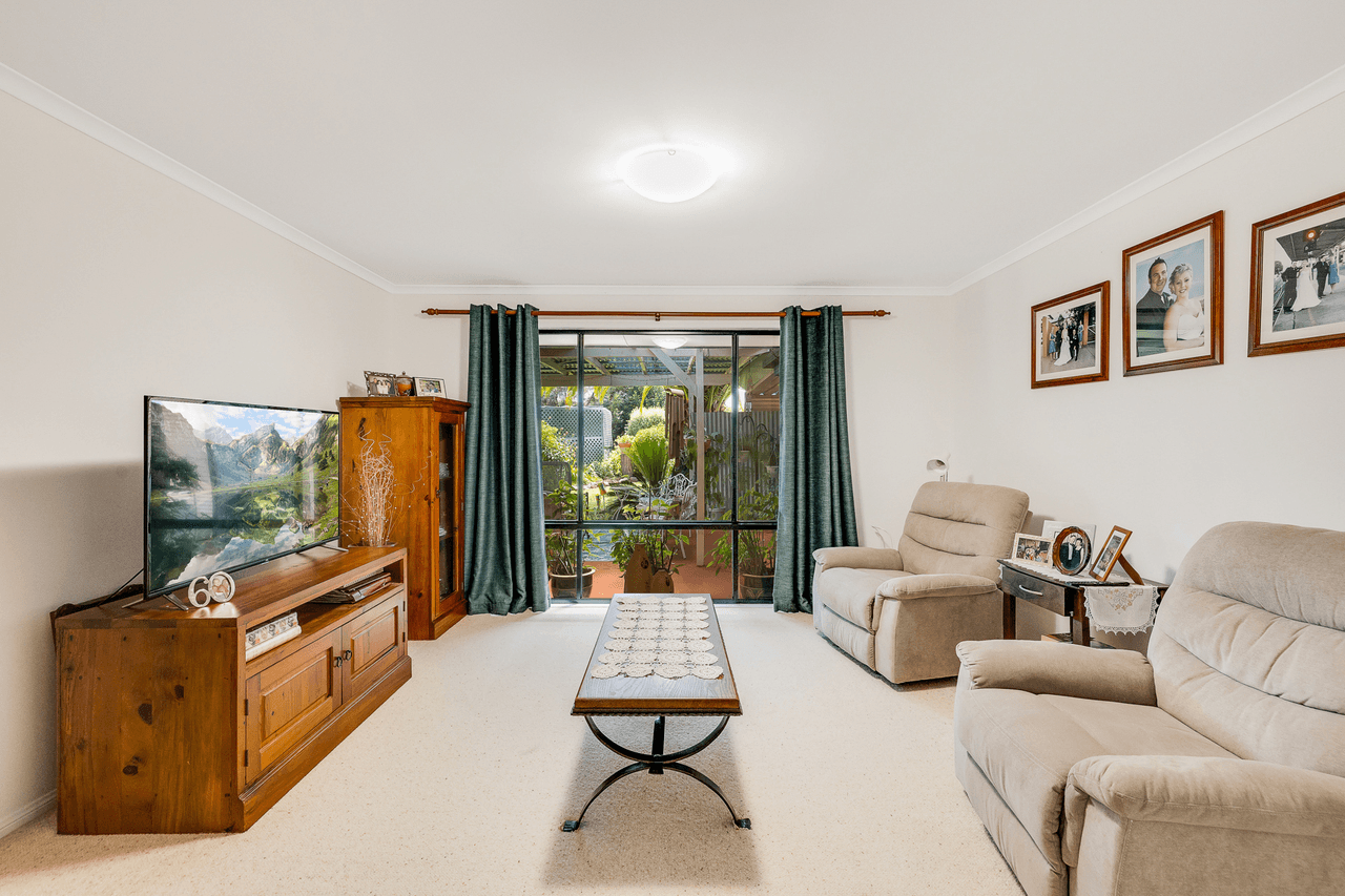 12 Fairview Crescent, HIGHFIELDS, QLD 4352