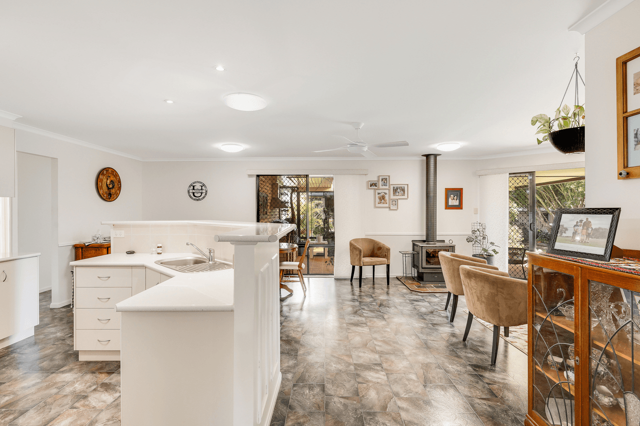 12 Fairview Crescent, HIGHFIELDS, QLD 4352