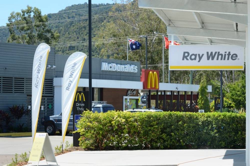 Reef Plaza Cnr Shute Harbour Rd/Paluma Rd, CANNONVALE, QLD 4802
