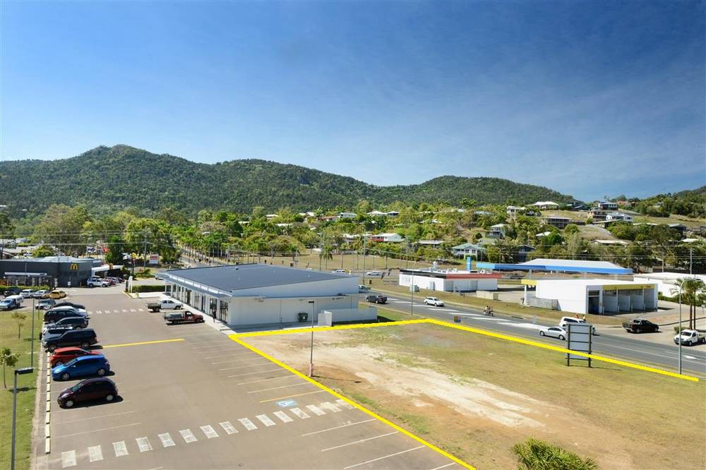 Reef Plaza Cnr Shute Harbour Rd/Paluma Rd, CANNONVALE, QLD 4802