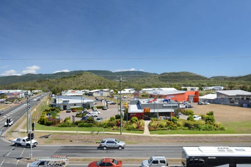 Reef Plaza Cnr Shute Harbour Rd/Paluma Rd, CANNONVALE, QLD 4802