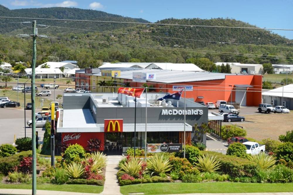 Reef Plaza Cnr Shute Harbour Rd/Paluma Rd, CANNONVALE, QLD 4802