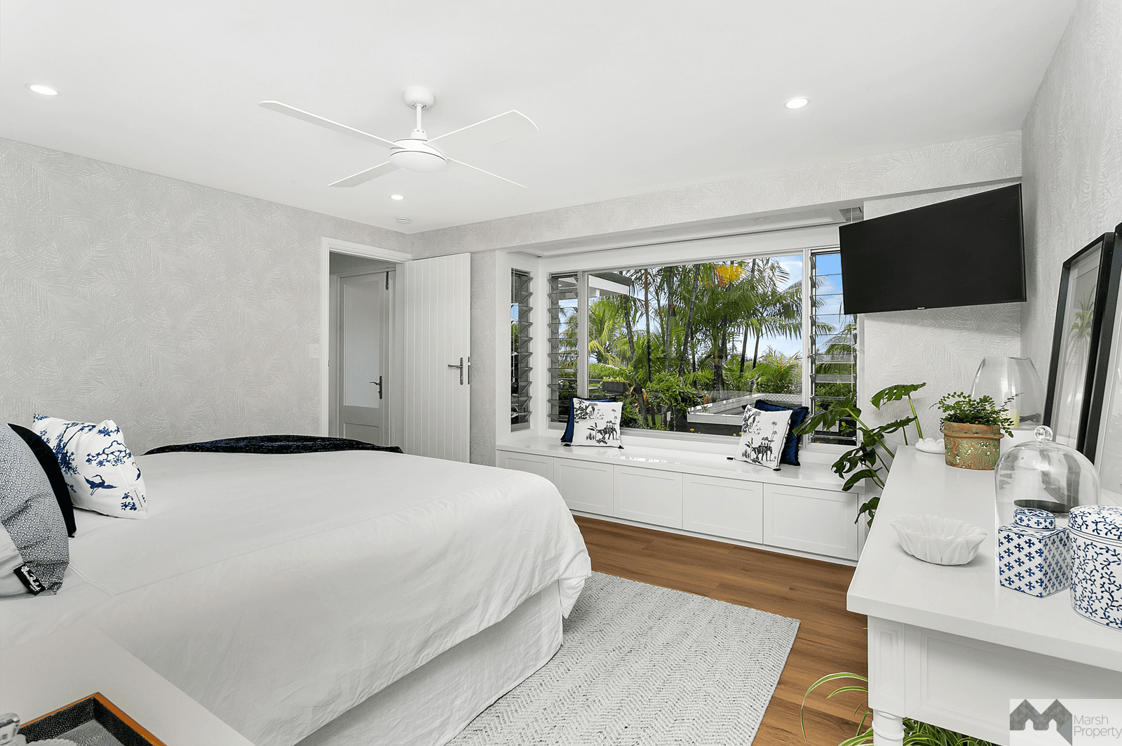 52-54 Hutchinson Street, Whitfield, QLD 4870