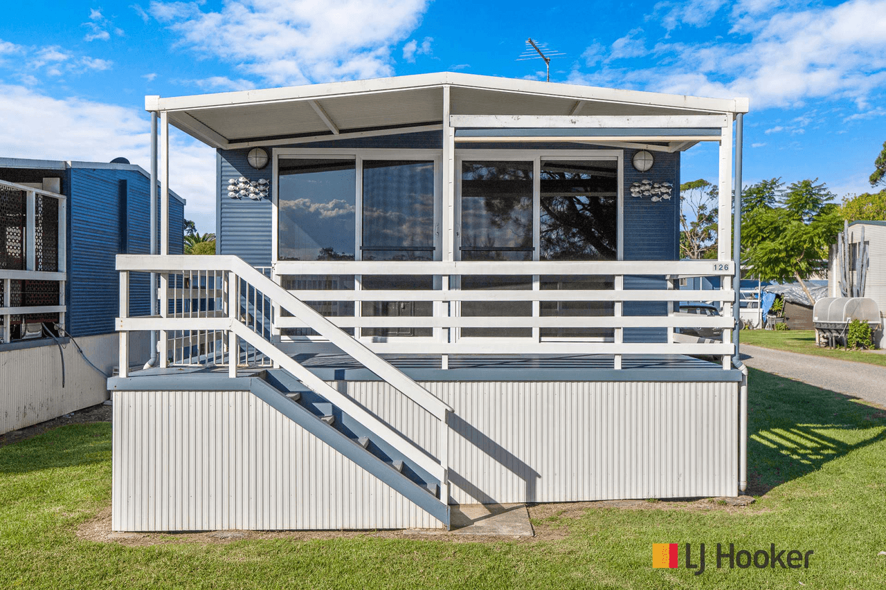 126/55 Sunpatch Parade, TOMAKIN, NSW 2537