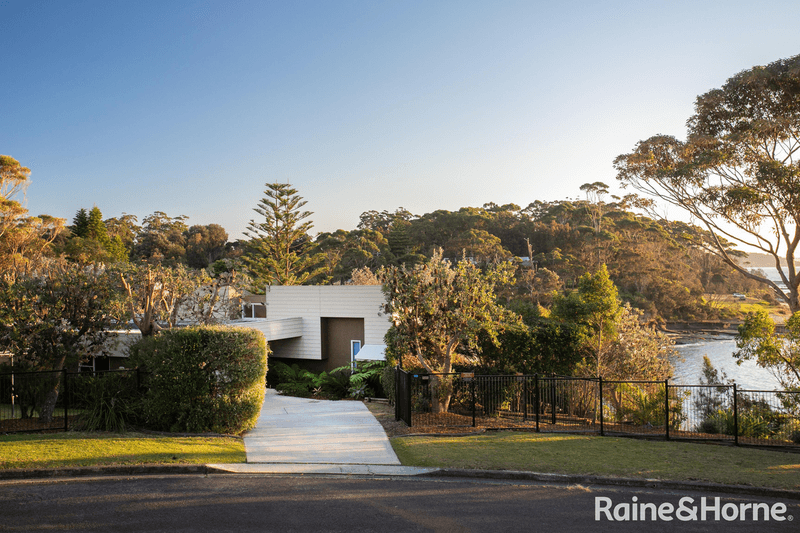 15 Shipton Crescent, MOLLYMOOK, NSW 2539