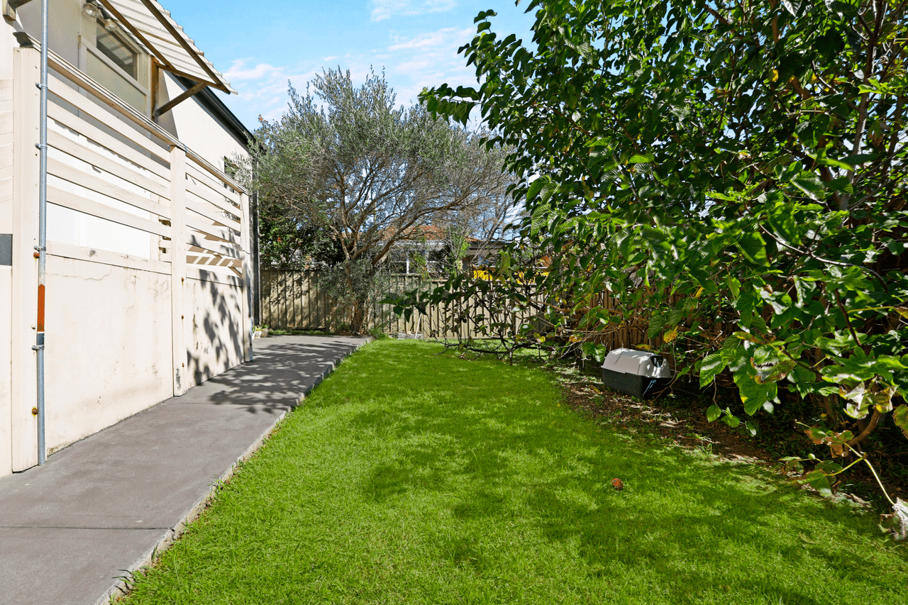 1 Raymond Avenue, ROSELANDS, NSW 2196