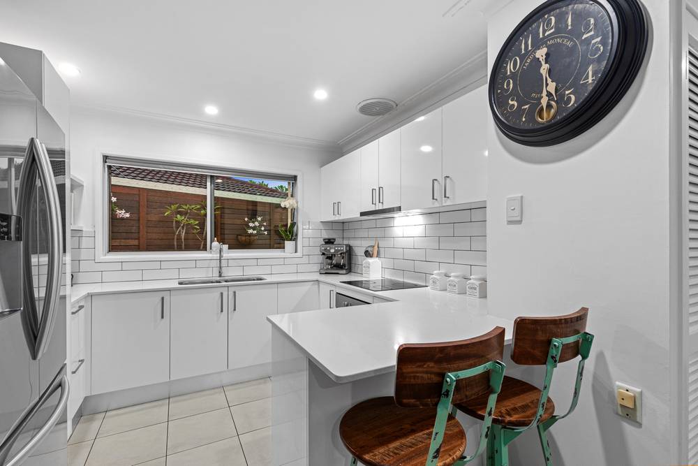 19 Cairns Avenue, Palm Beach, QLD 4221