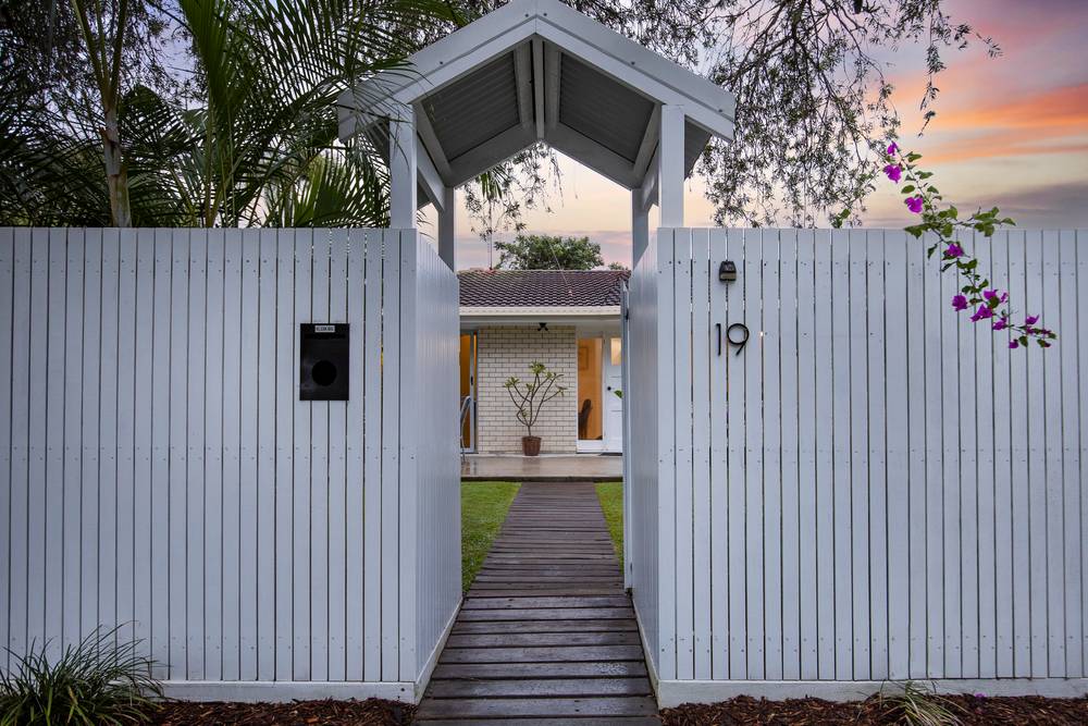 19 Cairns Avenue, Palm Beach, QLD 4221