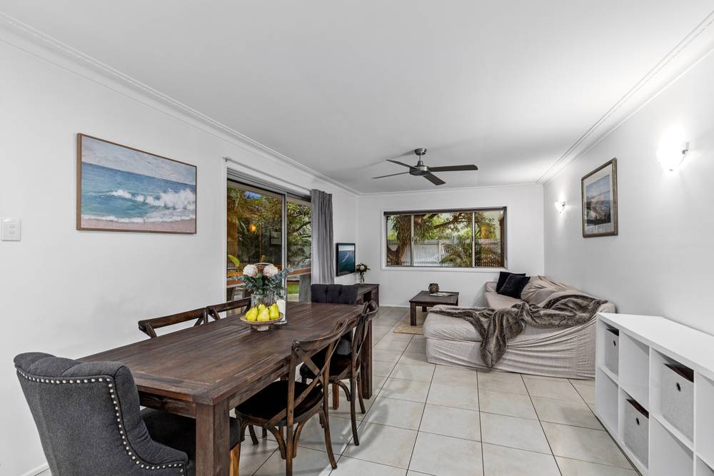 19 Cairns Avenue, Palm Beach, QLD 4221