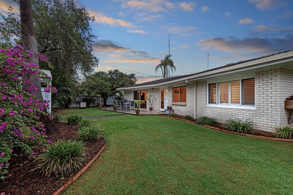 19 Cairns Avenue, Palm Beach, QLD 4221