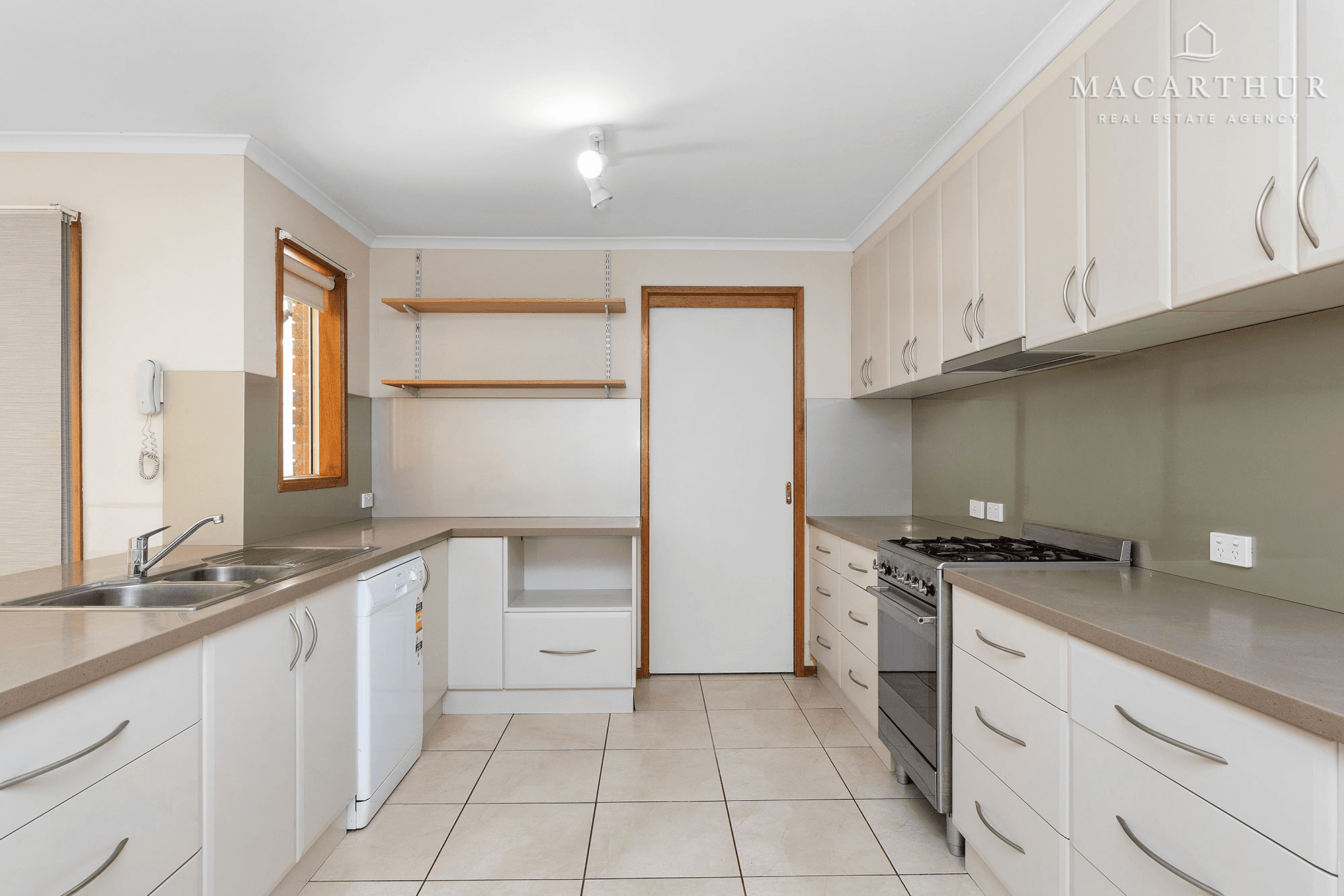 30 Kimberley Drive, Tatton, NSW 2650