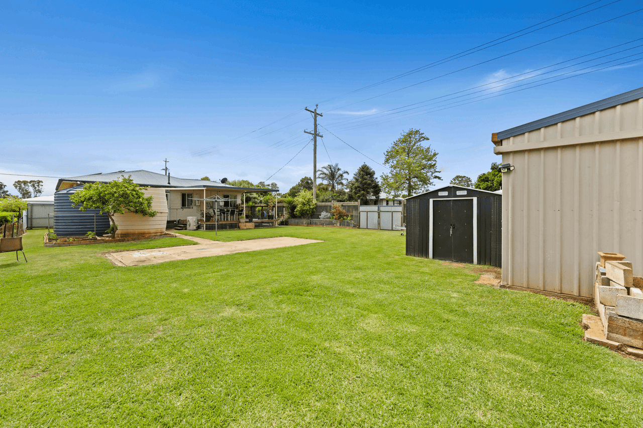 10 Aylmer Street, OAKEY, QLD 4401