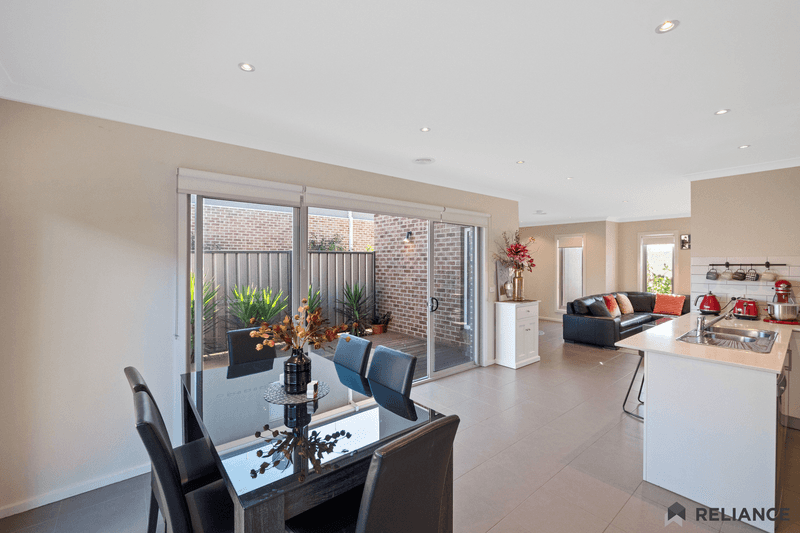 1/3 Sovereign Boulevard, Melton West, VIC 3337