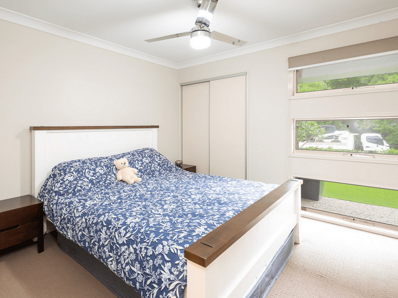 35 Barradeen Circuit, Pacific Pines, QLD 4211