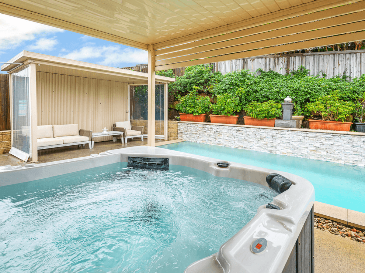 35 Barradeen Circuit, Pacific Pines, QLD 4211