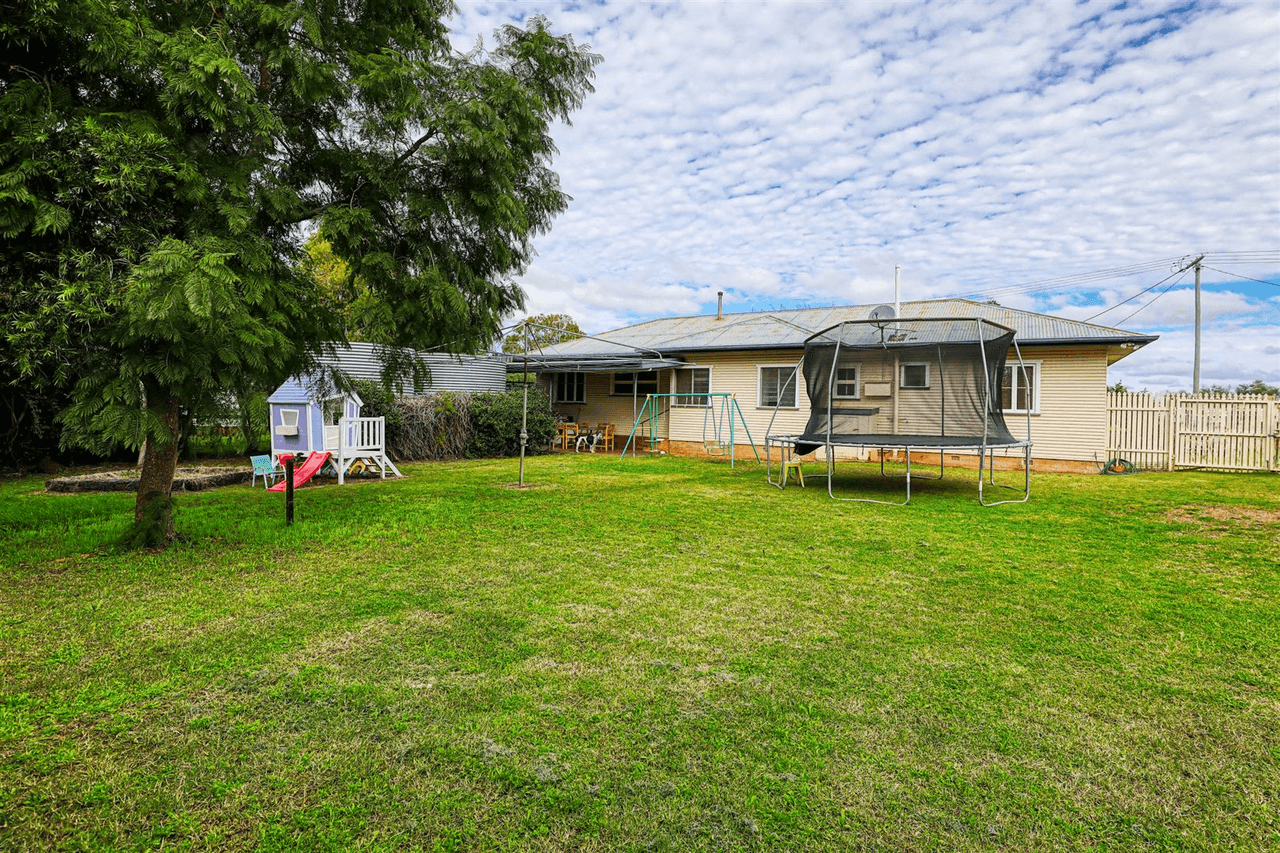 11 Weale Street, PITTSWORTH, QLD 4356