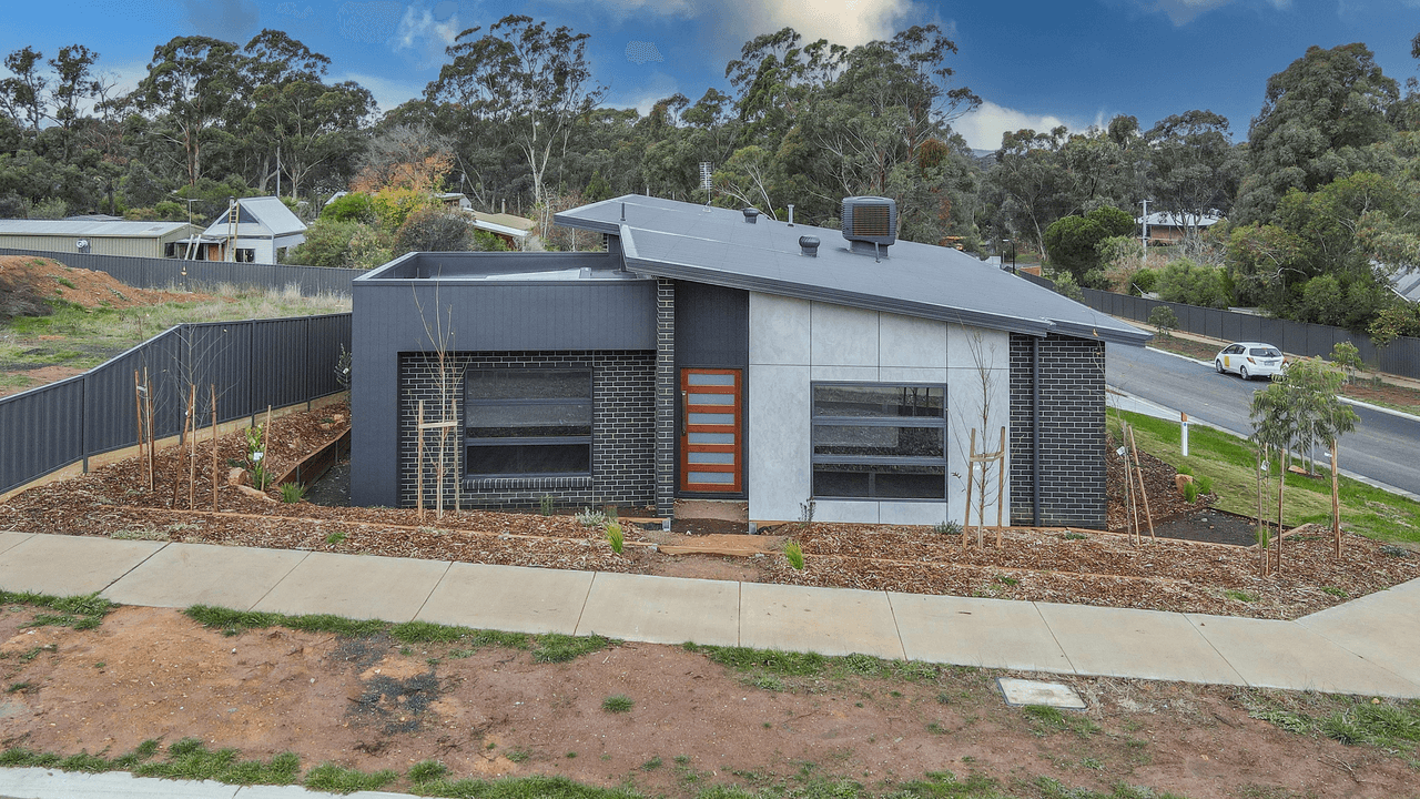 1 Hill View Court, MCKENZIE HILL, VIC 3451