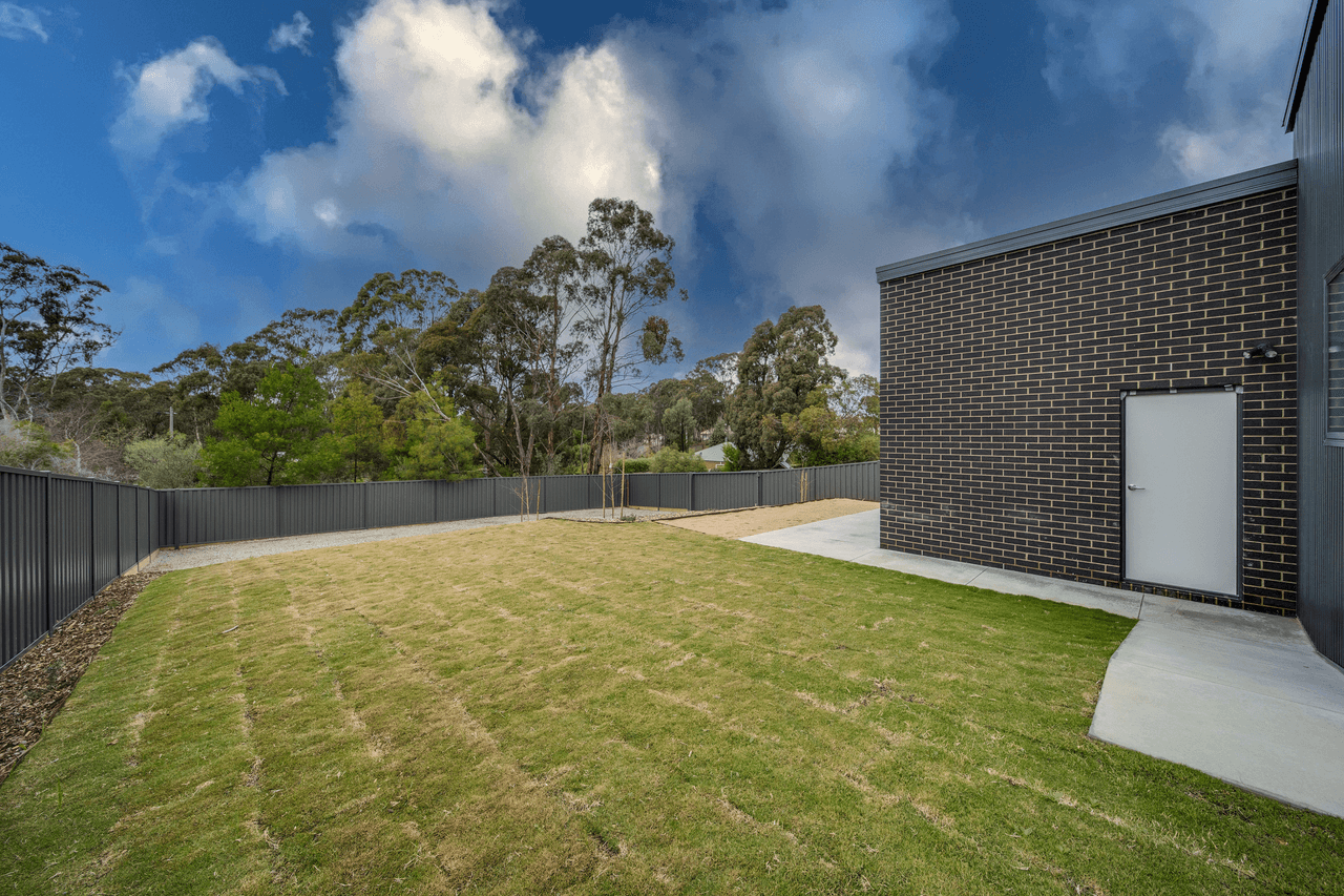 1 Hill View Court, MCKENZIE HILL, VIC 3451