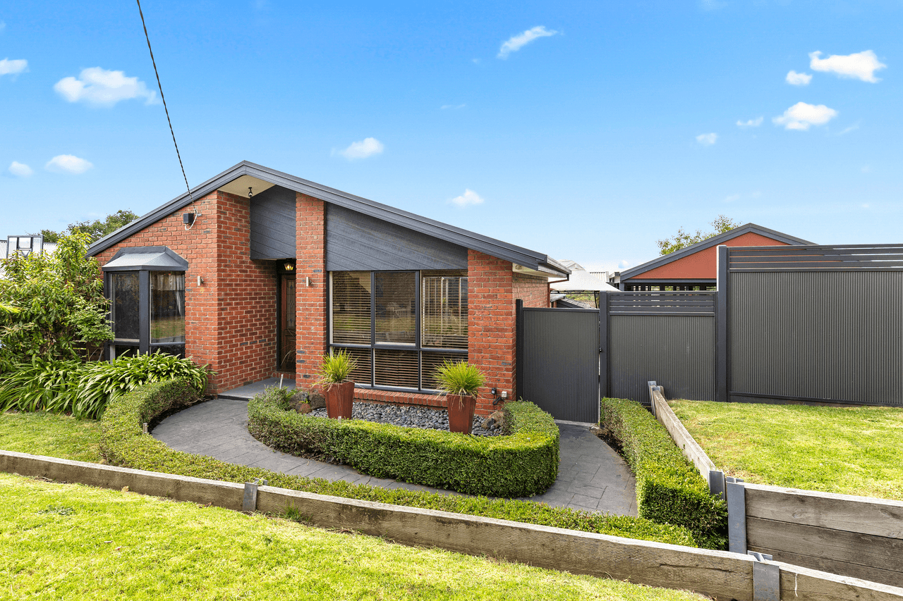 76 Blackwood Park Road, FERNTREE GULLY, VIC 3156