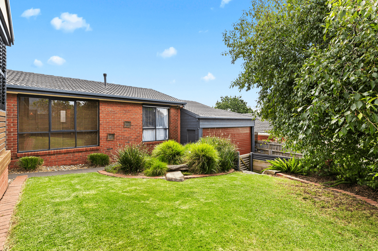 76 Blackwood Park Road, FERNTREE GULLY, VIC 3156