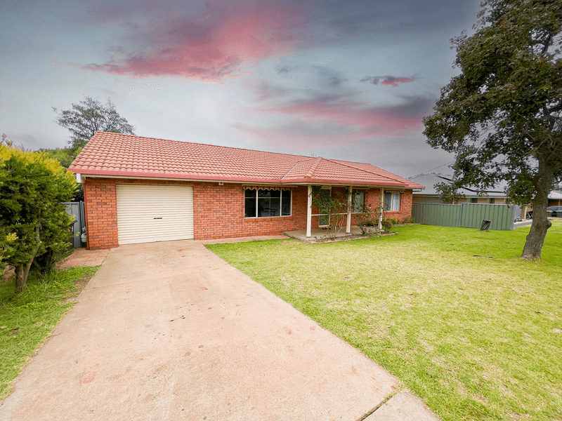 27 Blaxland Street, PARKES, NSW 2870