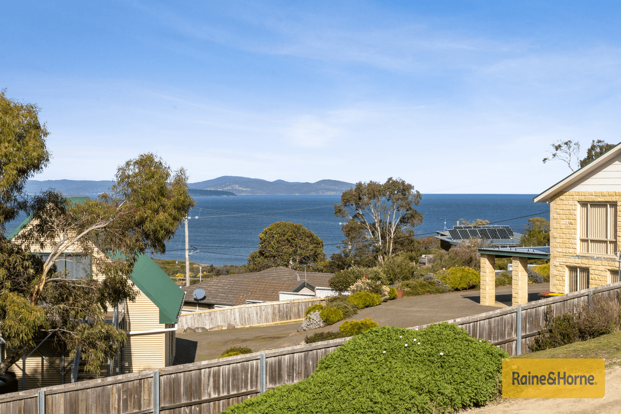 4 Hilltop Place, DODGES FERRY, TAS 7173