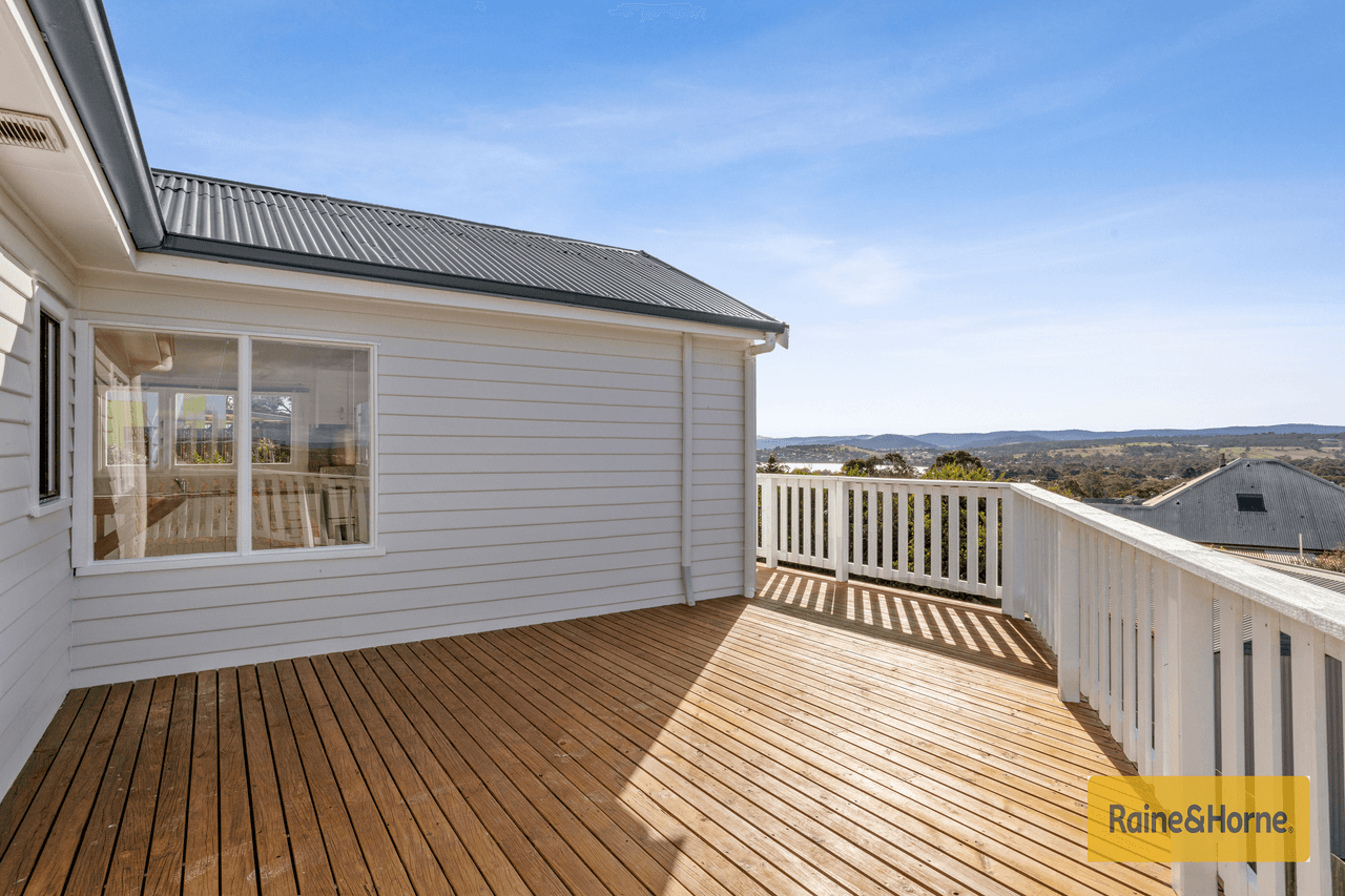 4 Hilltop Place, DODGES FERRY, TAS 7173