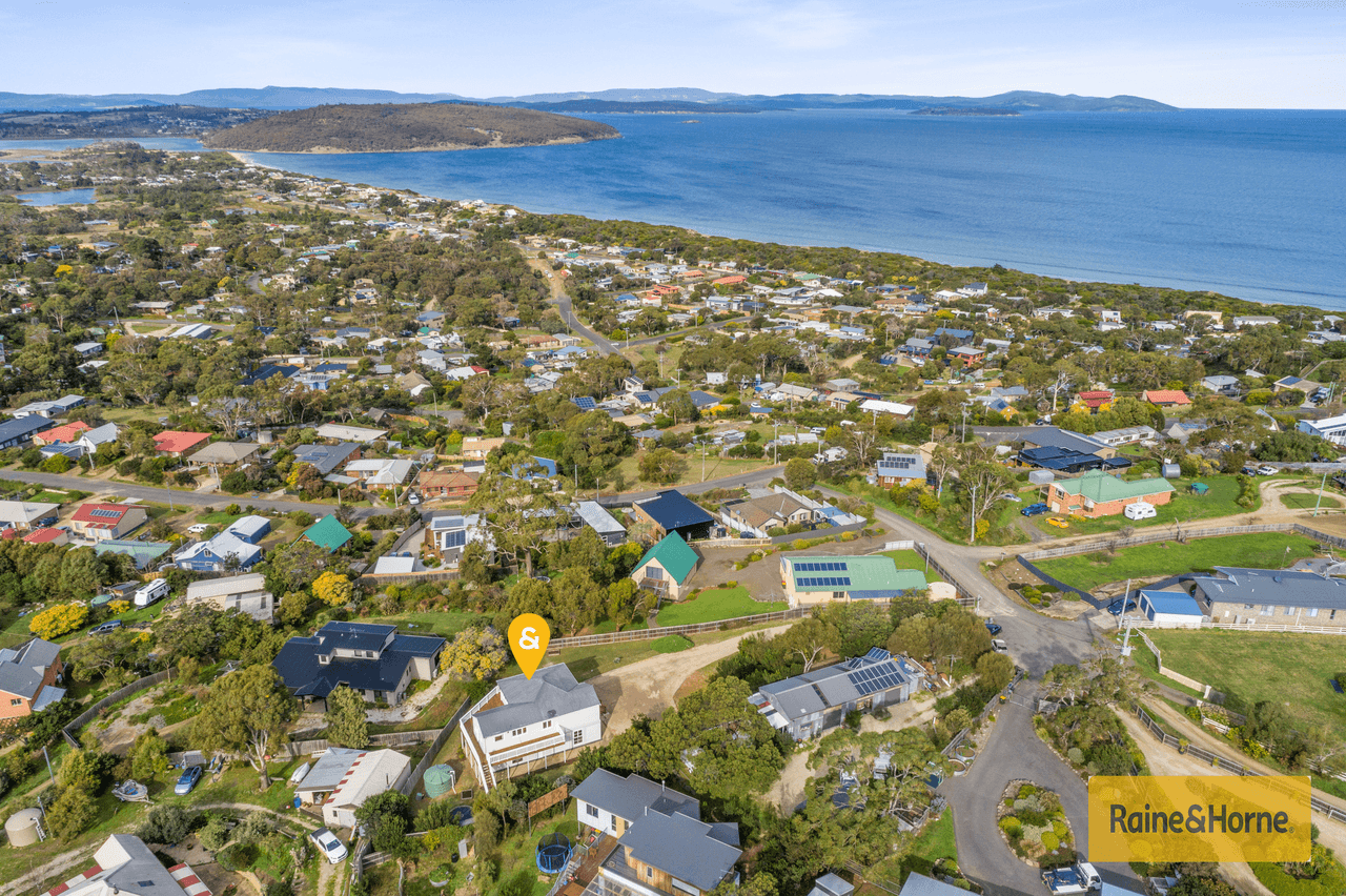 4 Hilltop Place, DODGES FERRY, TAS 7173