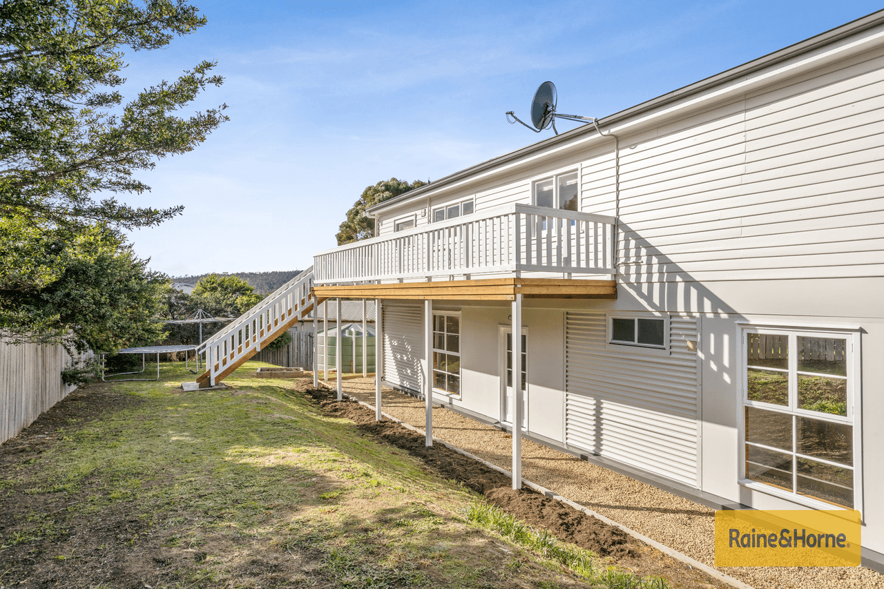 4 Hilltop Place, DODGES FERRY, TAS 7173