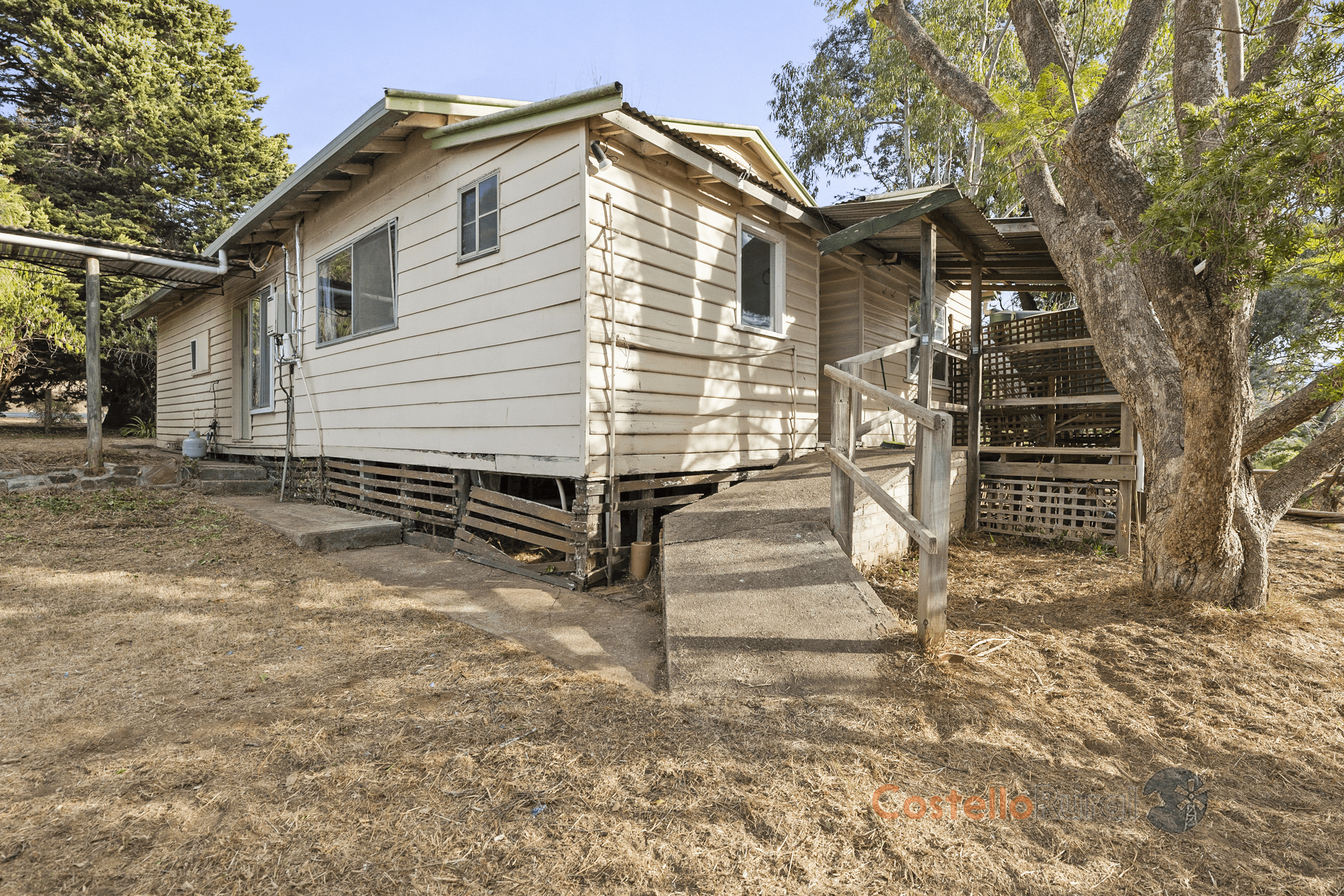 8243 Murray River Rd, Walwa, VIC 3709