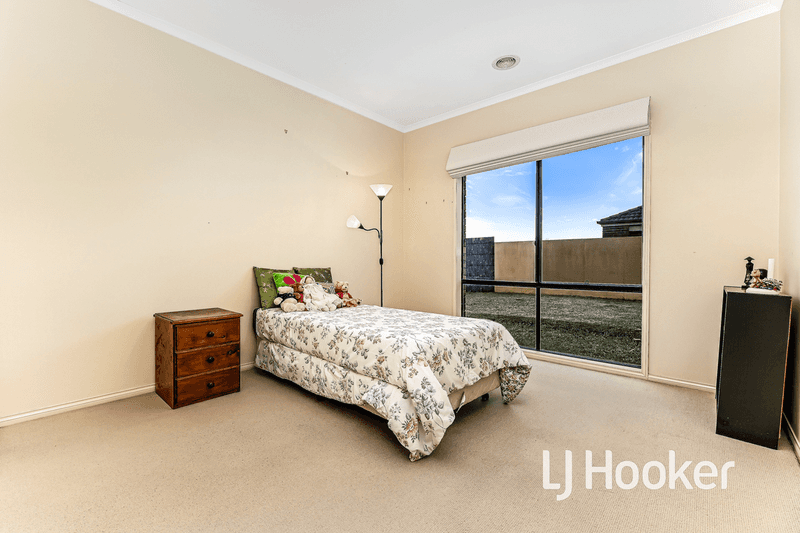 12 Park City Drive, LYNBROOK, VIC 3975