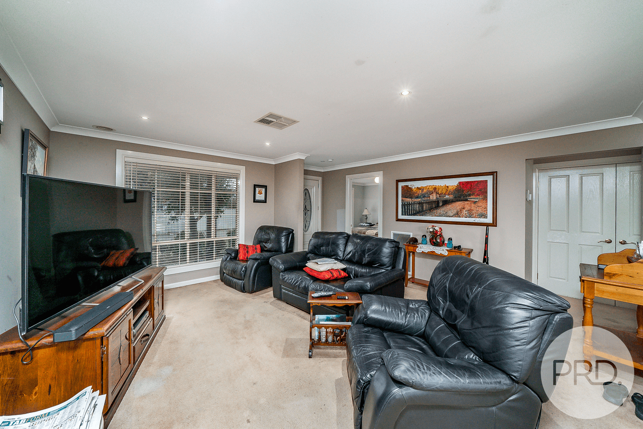 1 & 2/21 Budawang Place, TATTON, NSW 2650