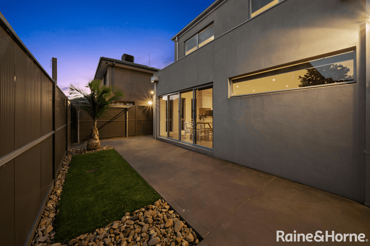 14 Marine Parade, CAROLINE SPRINGS, VIC 3023