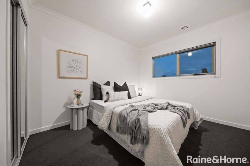 14 Marine Parade, CAROLINE SPRINGS, VIC 3023