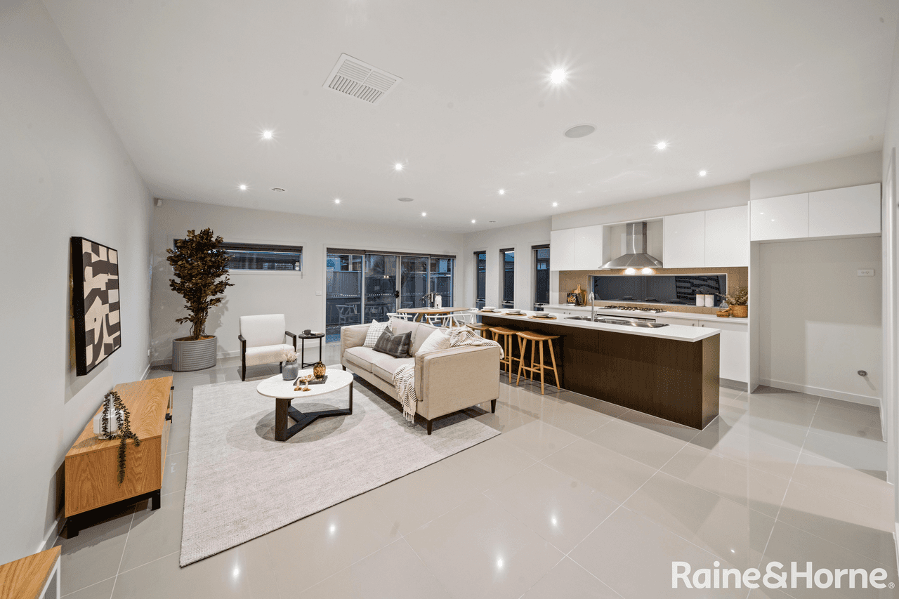 14 Marine Parade, CAROLINE SPRINGS, VIC 3023