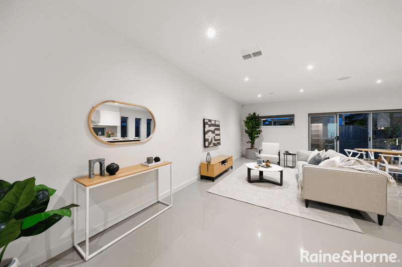 14 Marine Parade, CAROLINE SPRINGS, VIC 3023