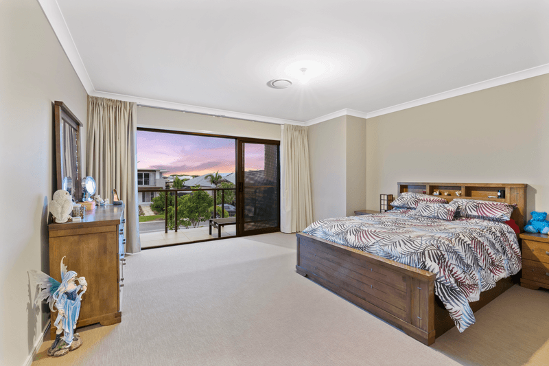 33 Paradise Parade, Jacobs Well, QLD 4208