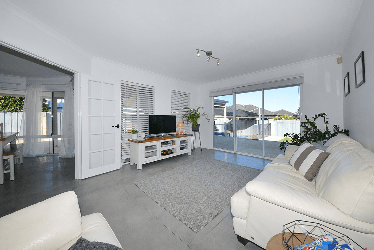 36 Rochester Drive, Mindarie, WA 6030