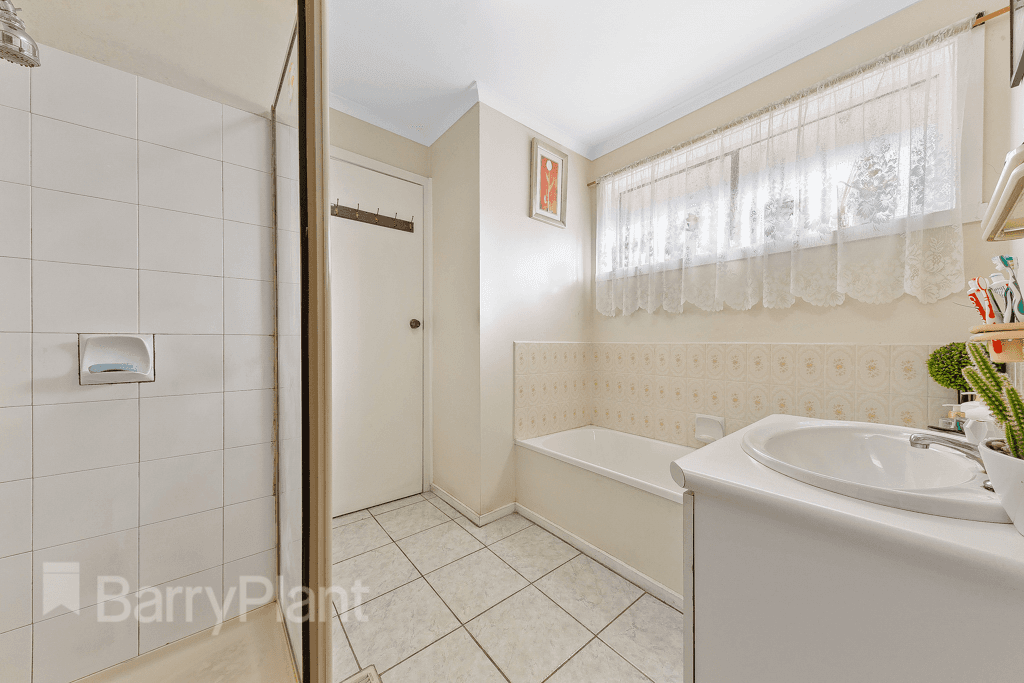 10 Tarlee Drive, Albanvale, VIC 3021