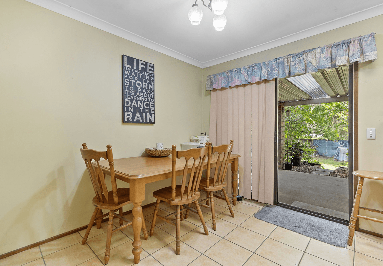 33 Bennett Drive, REGENTS PARK, QLD 4118