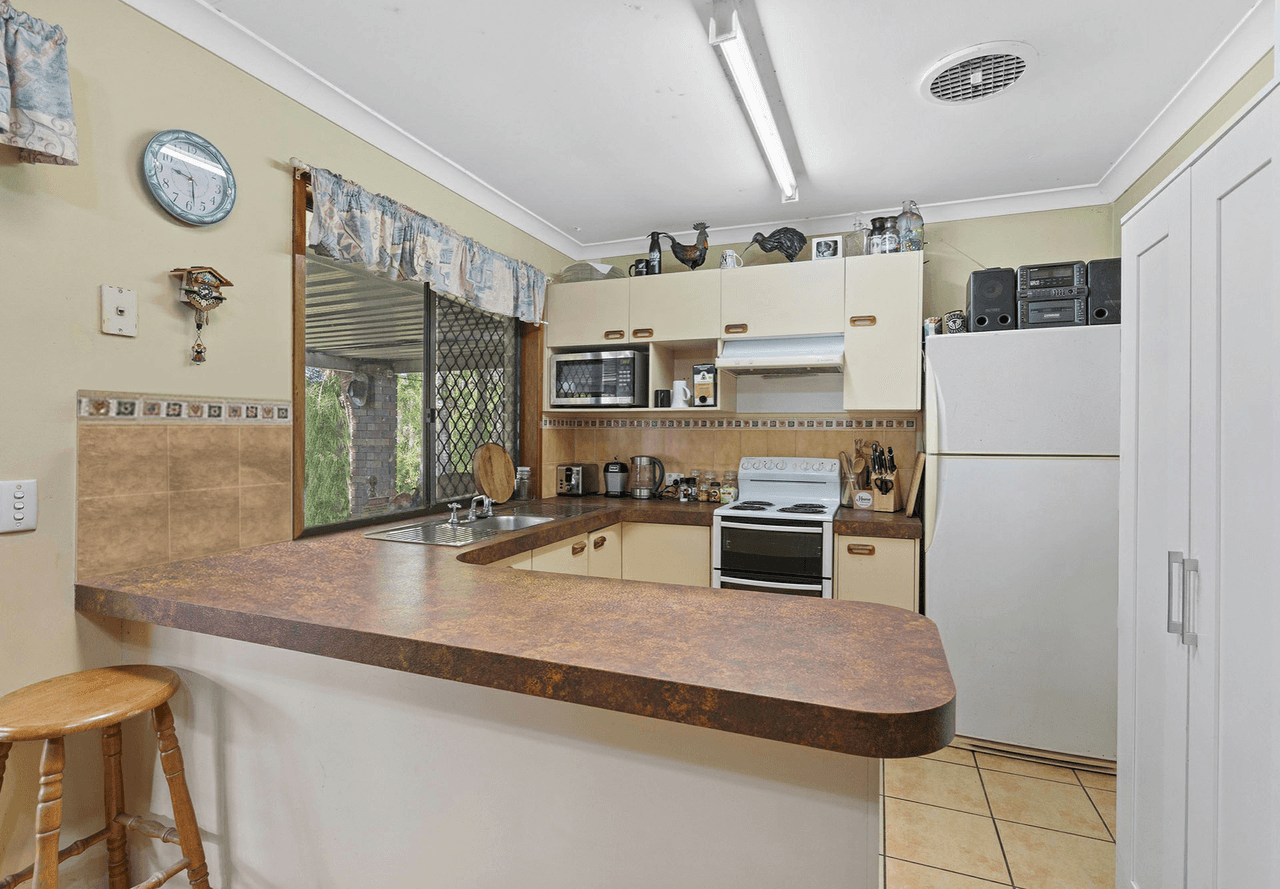 33 Bennett Drive, REGENTS PARK, QLD 4118