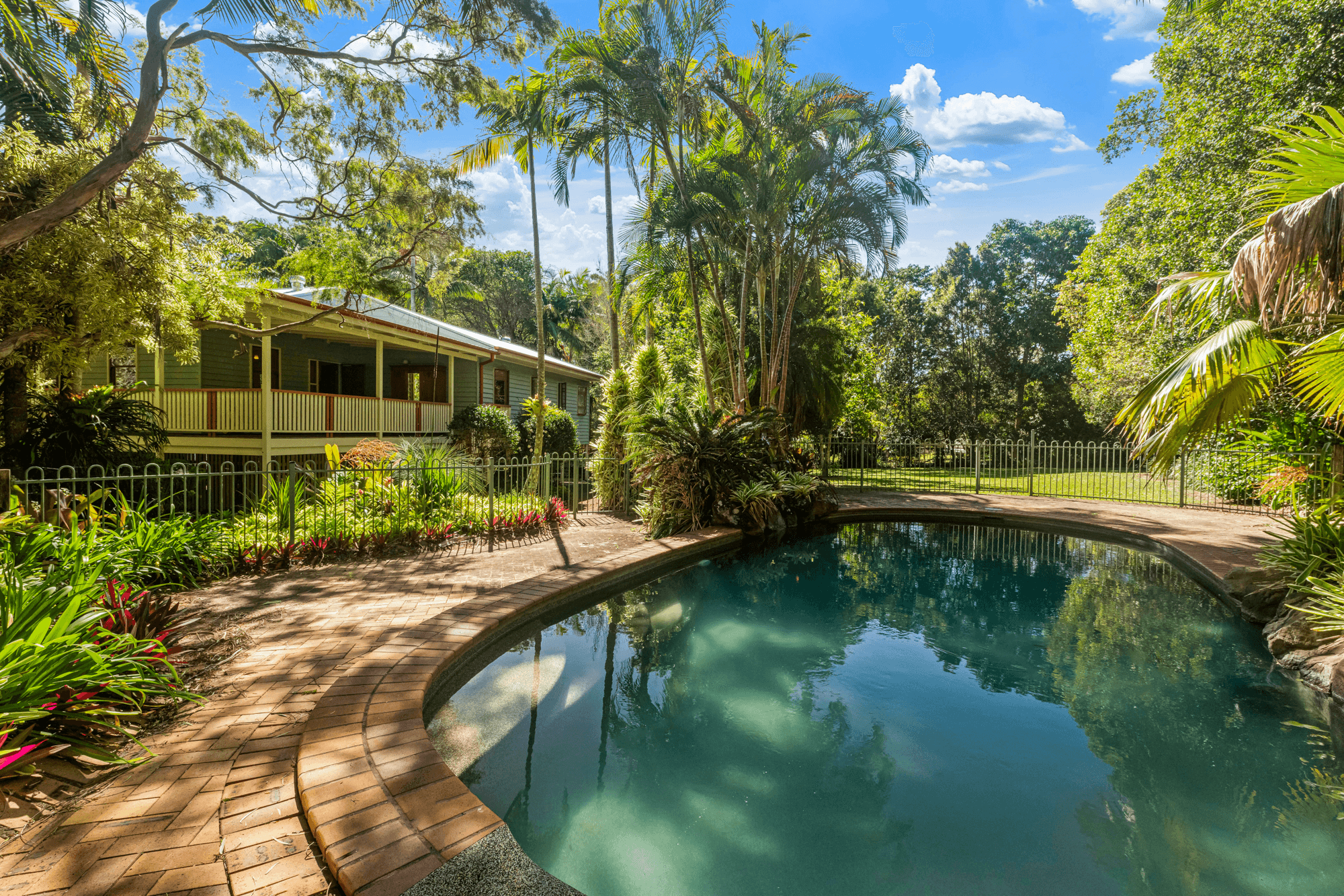 8 Rovera Road, GLASS HOUSE MOUNTAINS, QLD 4518